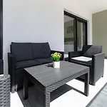 The Golden Apartment With Terrace